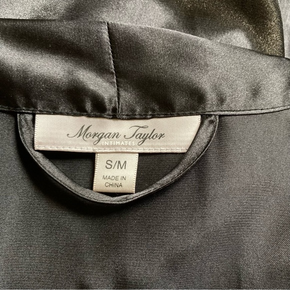 MORGAN TAYLOR Intimates Satin Belted Black Robe Womens Small Medium - Picture 13 of 15